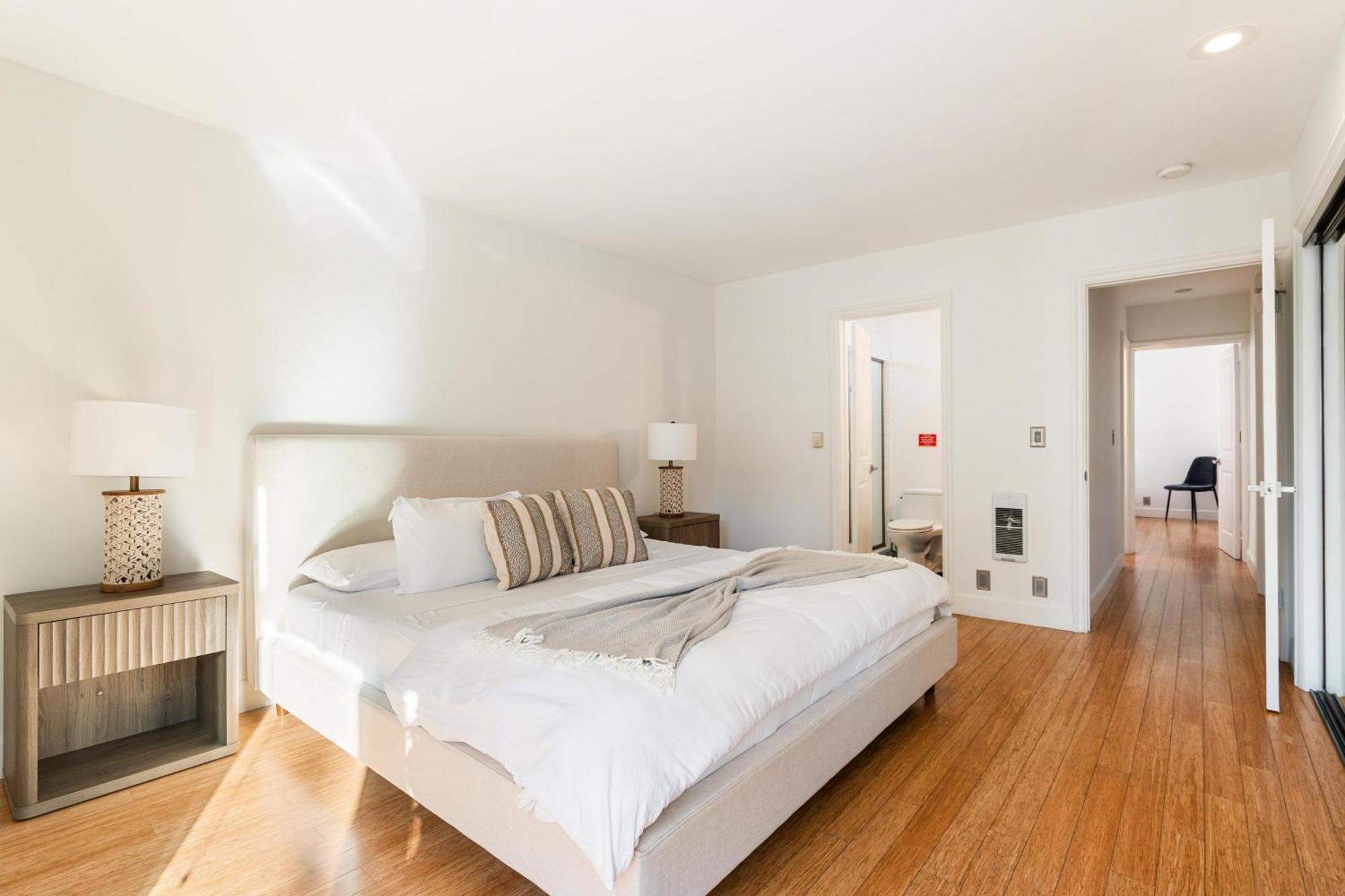 Beachfront Bliss Spacious 2br In Santa Monica