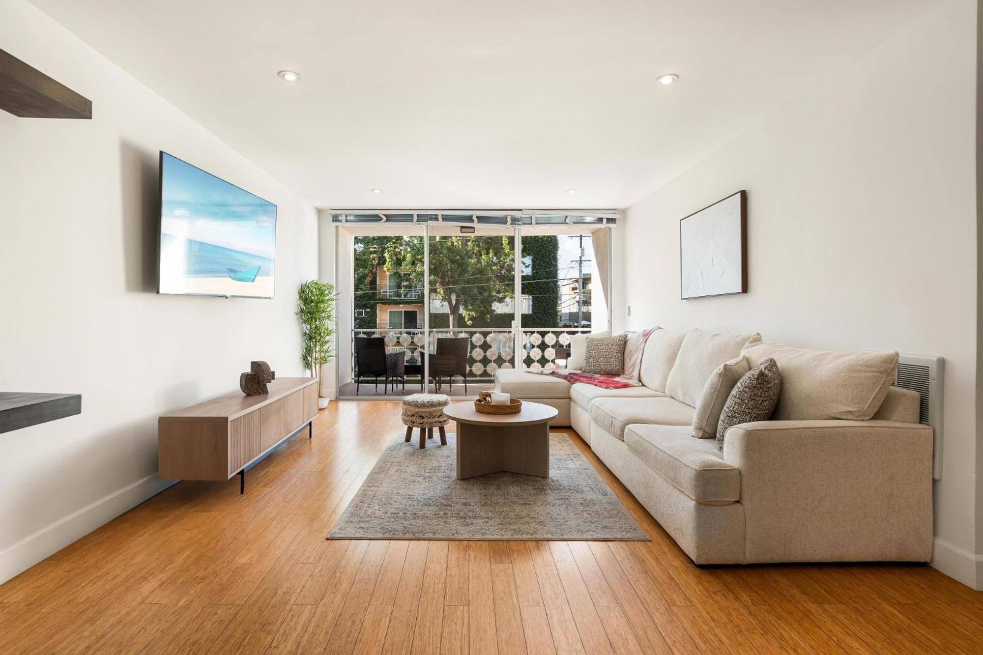 Apartment Beachfront Bliss Spacious 2br In Santa Monica