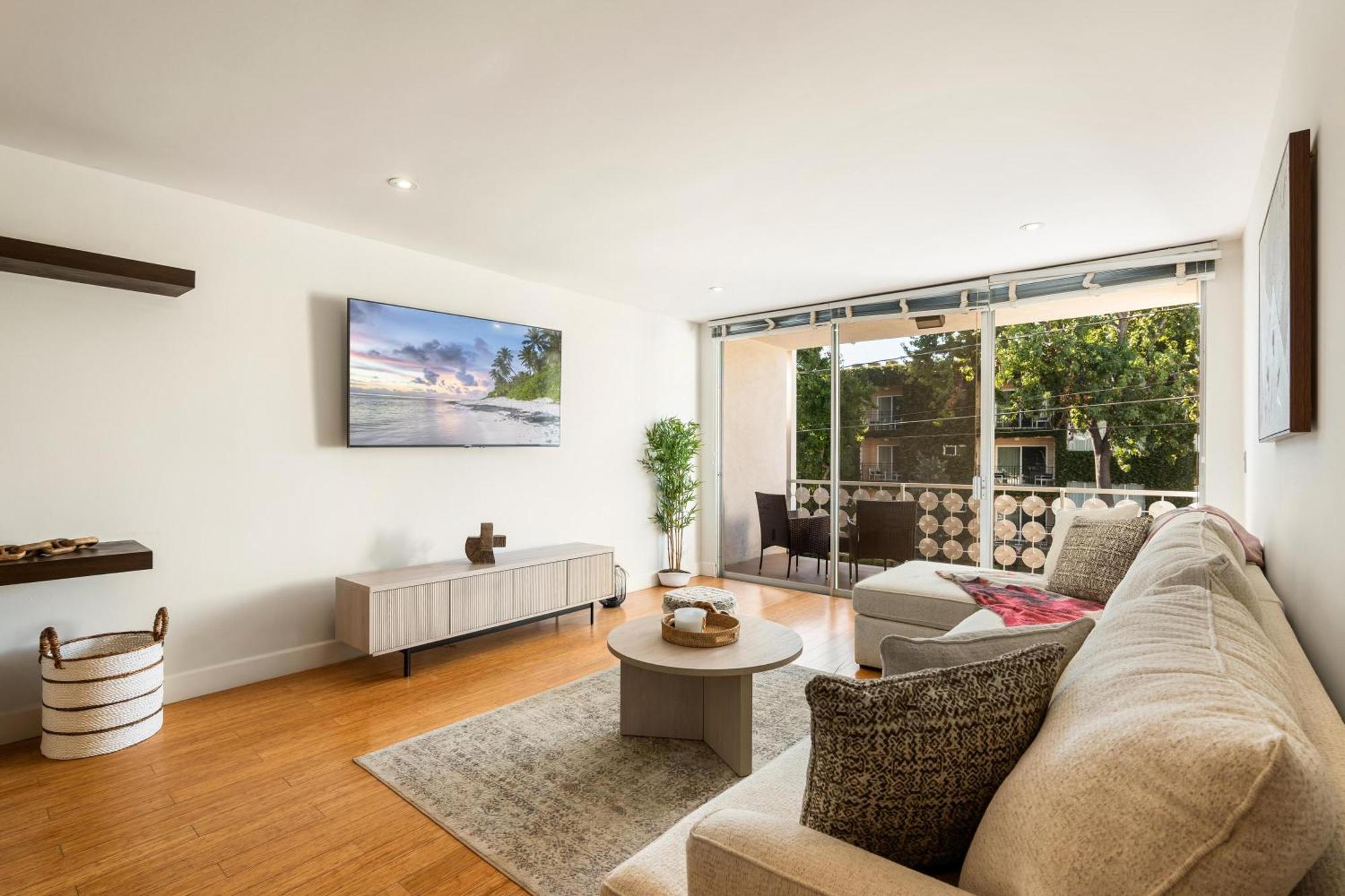 Beachfront Bliss Spacious 2br In Santa Monica