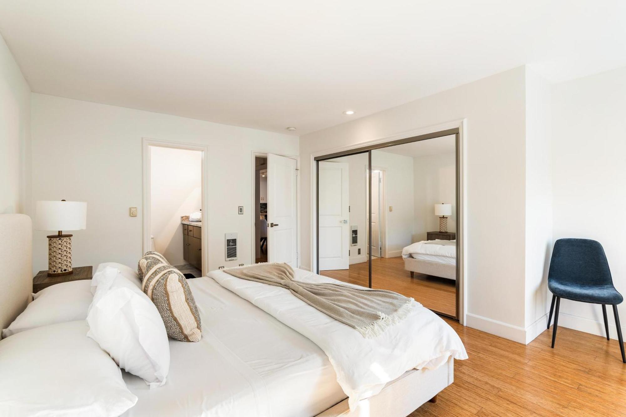 Beachfront Bliss Spacious 2br In Santa Monica Apartment Los Angeles