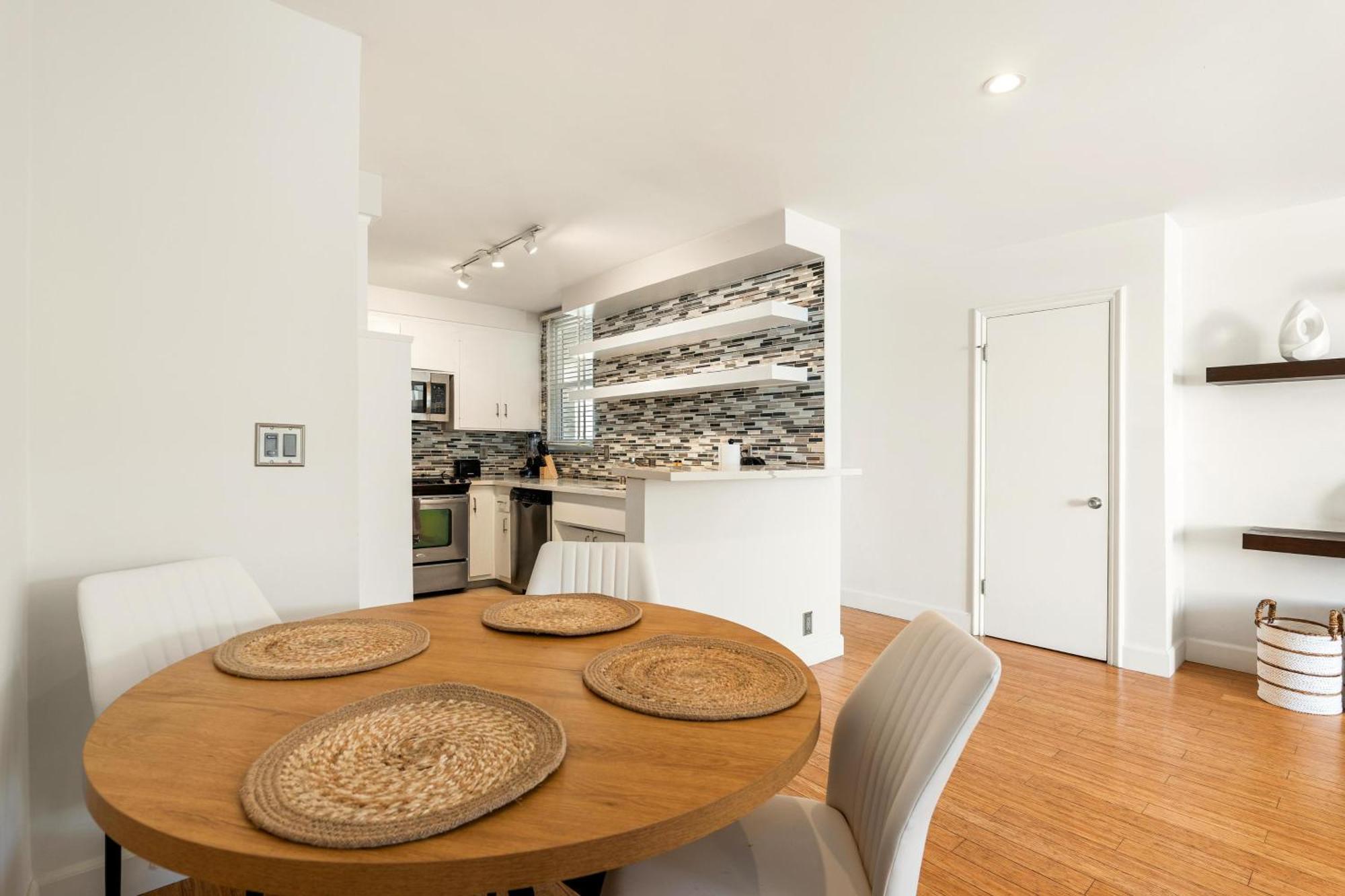 Beachfront Bliss Spacious 2br In Santa Monica