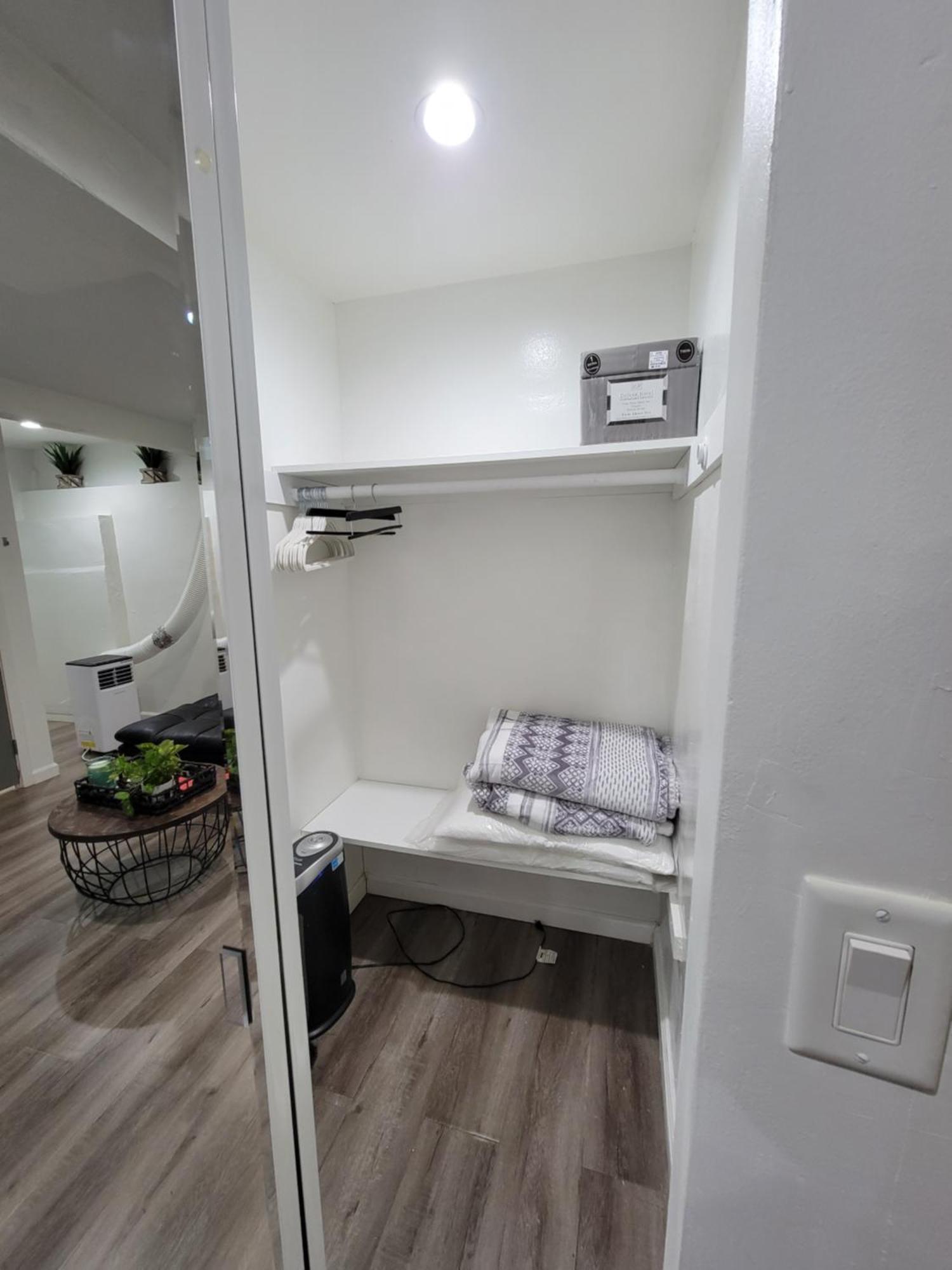 Apartment 5 Minutes To Rodeo Drive! 2 Bedroom Man Cave Beverly Hills Adj
