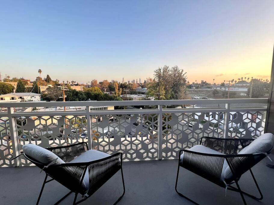 Silver Stylish Penthouse One Bdrm With Parking Included Apartment Los Angeles