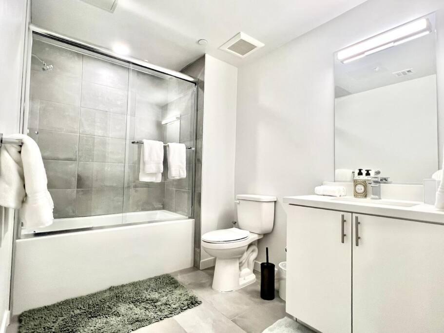 Silver Stylish Penthouse One Bdrm With Parking Included Apartment