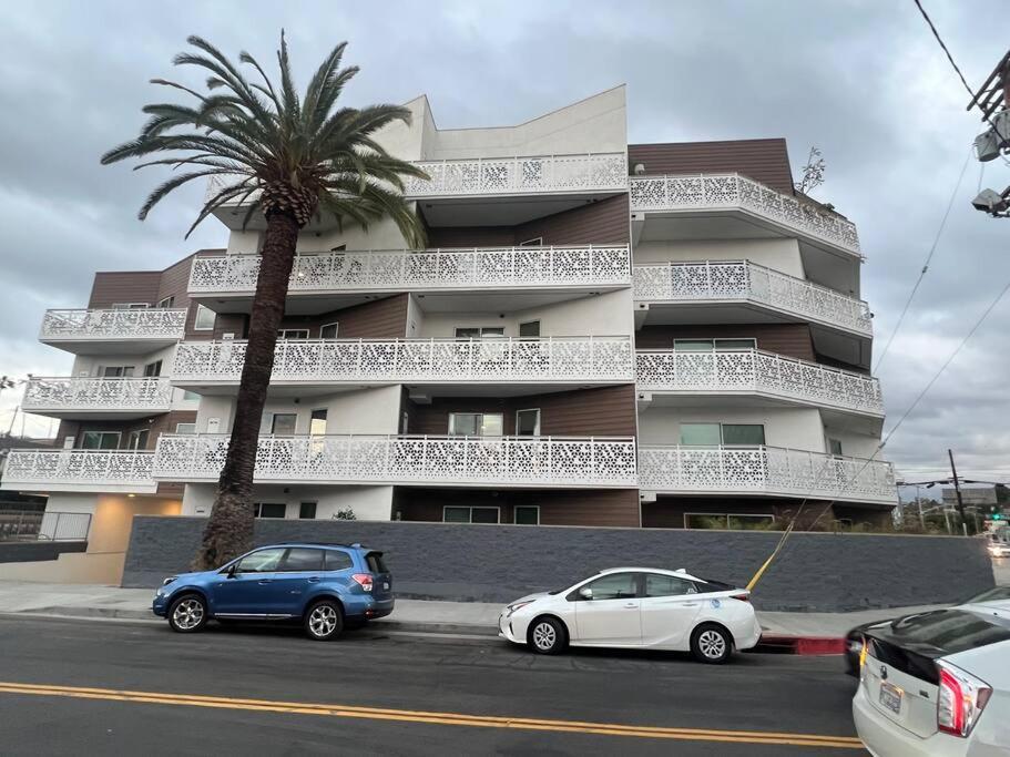 Silver Stylish Penthouse One Bdrm With Parking Included Los Angeles