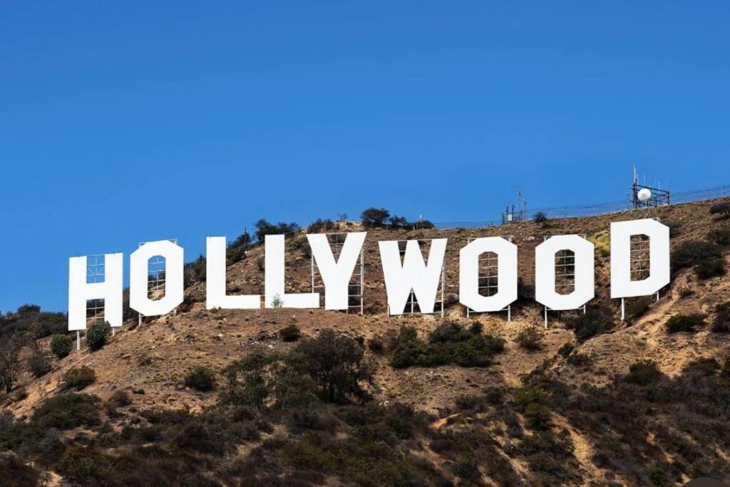 Spacious, Modern 1bd Hollywood Free Parking, Pool, Wifi, Private Balcony * Los Angeles