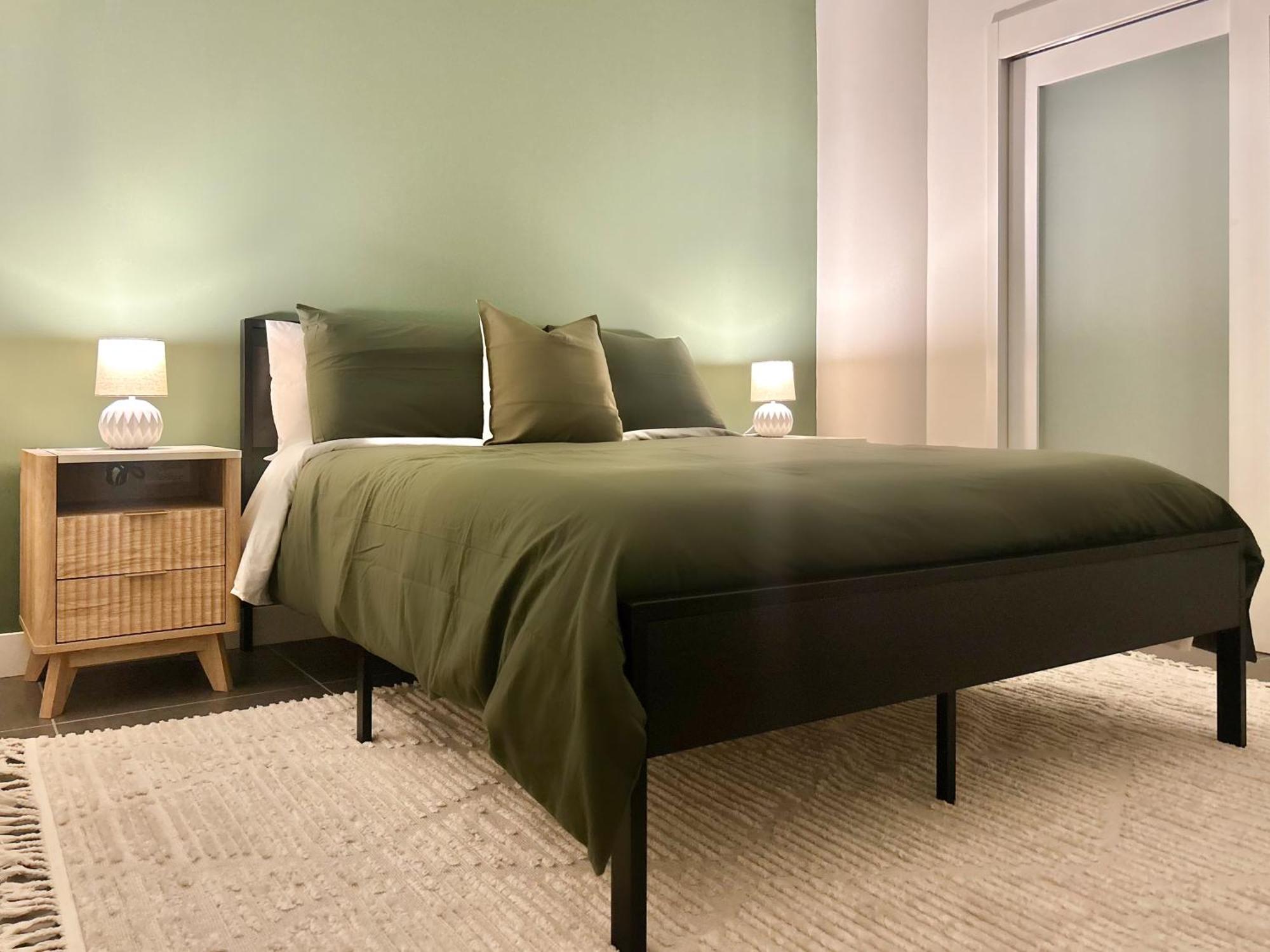 Downtown Escape - 2br W Skyline Views & Hot Tub Los Angeles