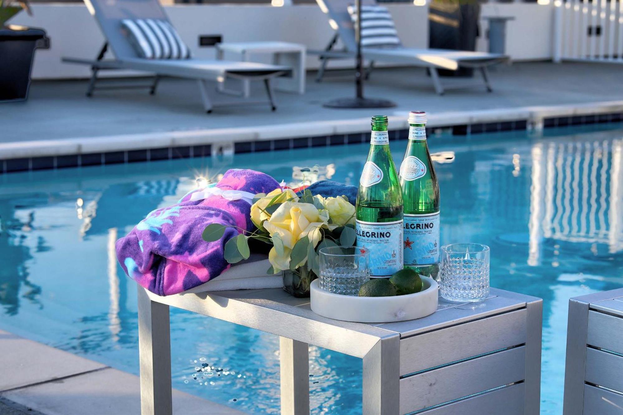 Apartment Downtown La's Requested Property, Sleeps 4 With Free Parking!