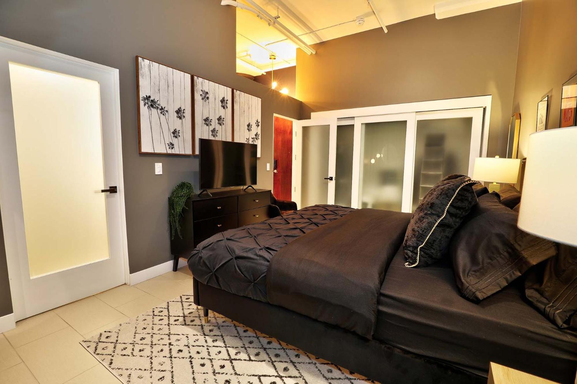 Downtown La's Requested Property, Sleeps 4 With Free Parking! * Los Angeles