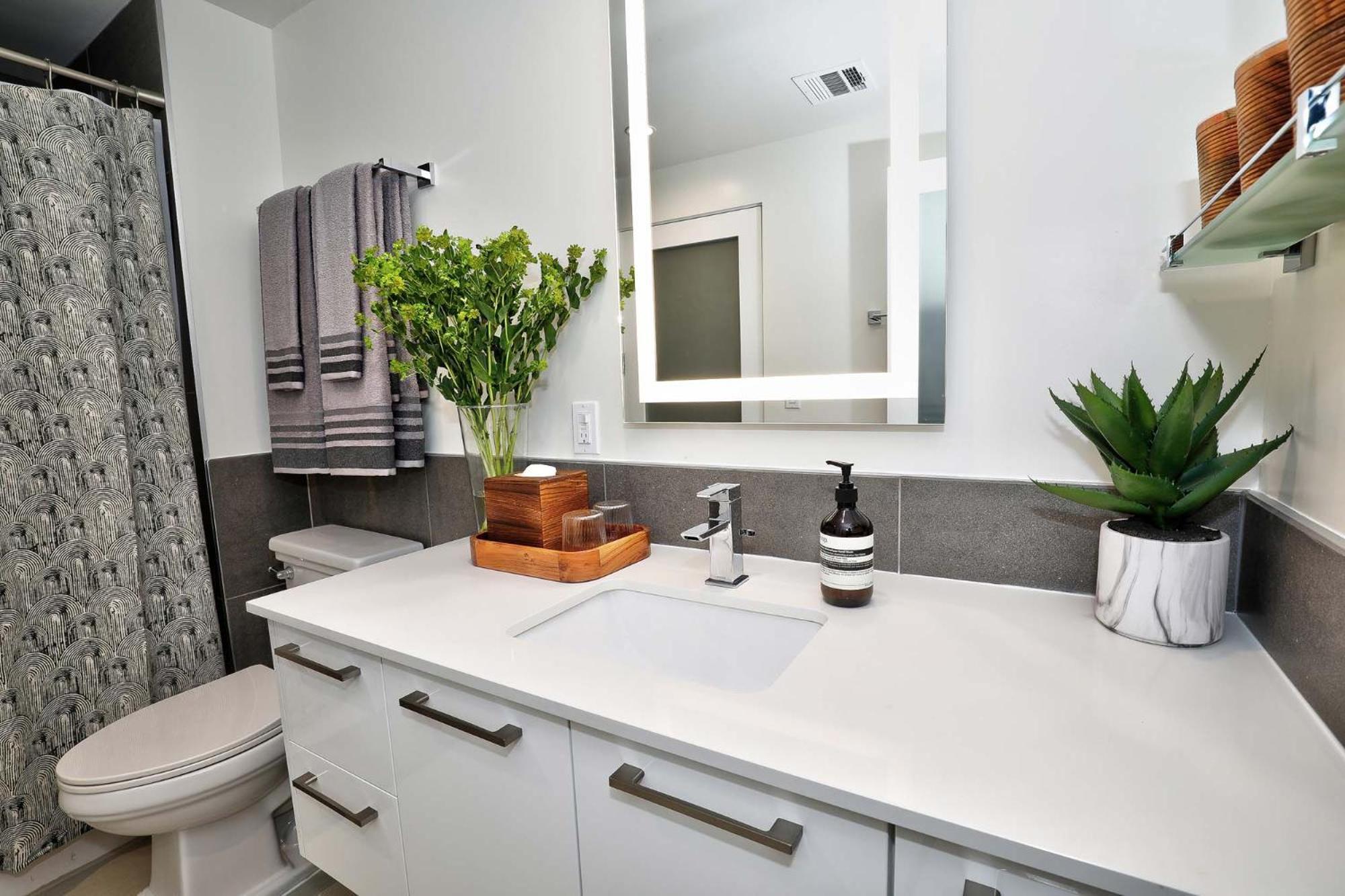 Apartment Downtown La's Requested Property, Sleeps 4 With Free Parking! Los Angeles