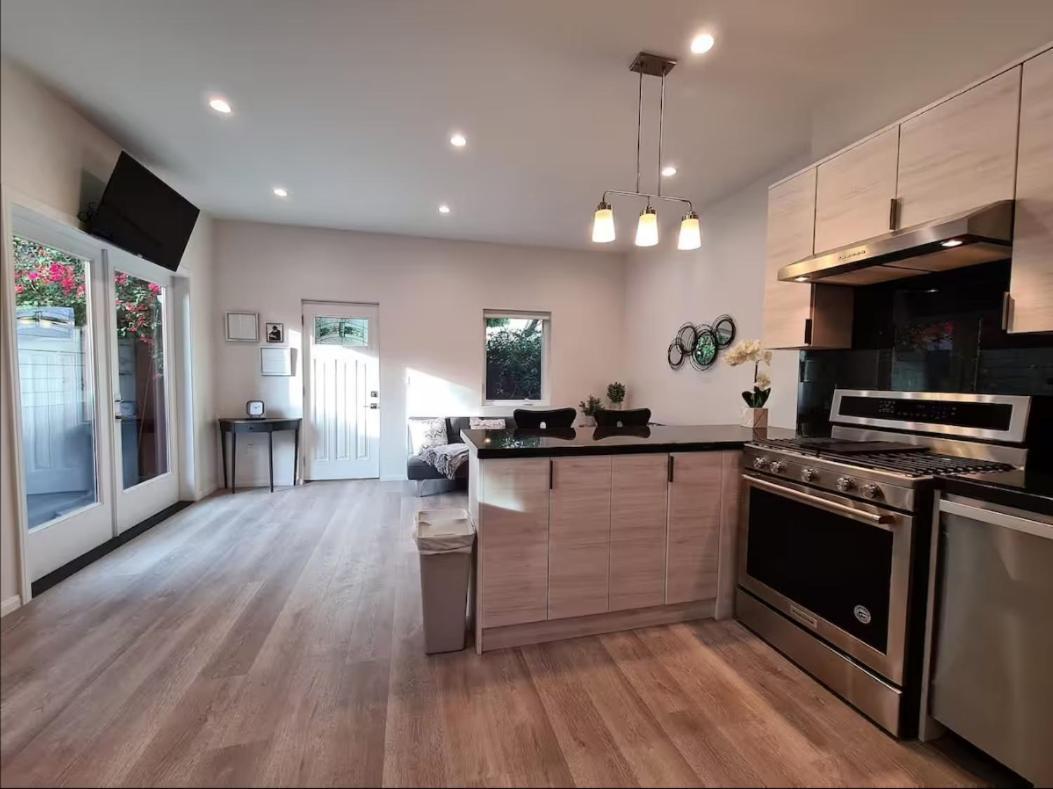 Prime La 2 Bedroom & 3 Bath Beverly Hills Adj * Los Angeles