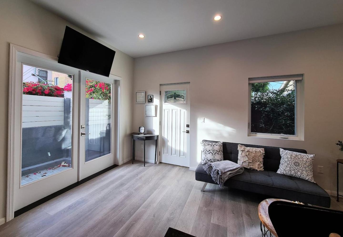 Apartment Prime La 2 Bedroom & 3 Bath Beverly Hills Adj
