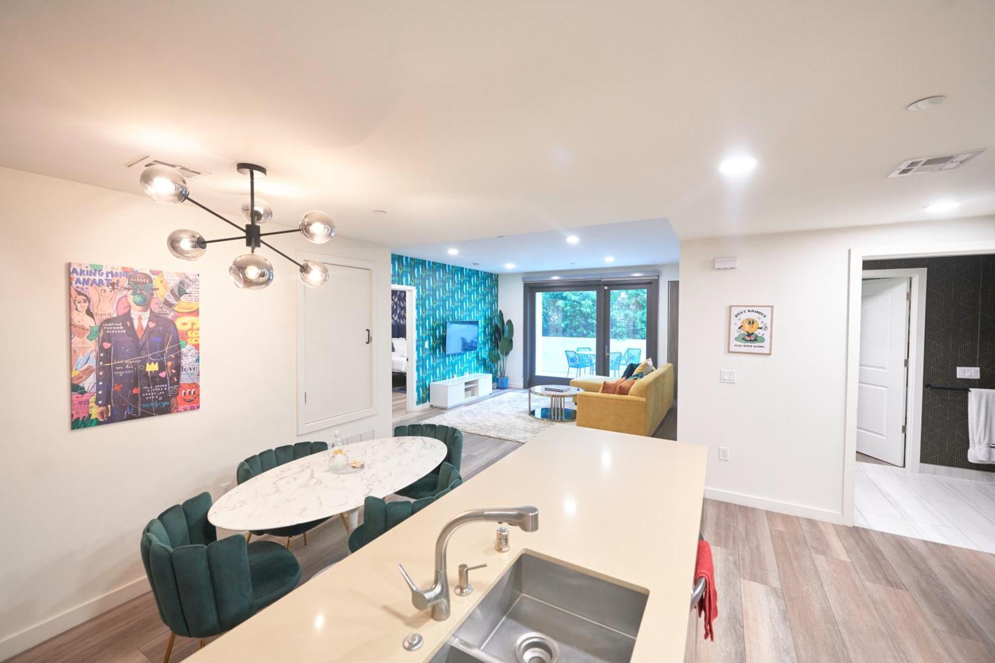 Cozy 2br Sleeps 6 Apartment Los Angeles
