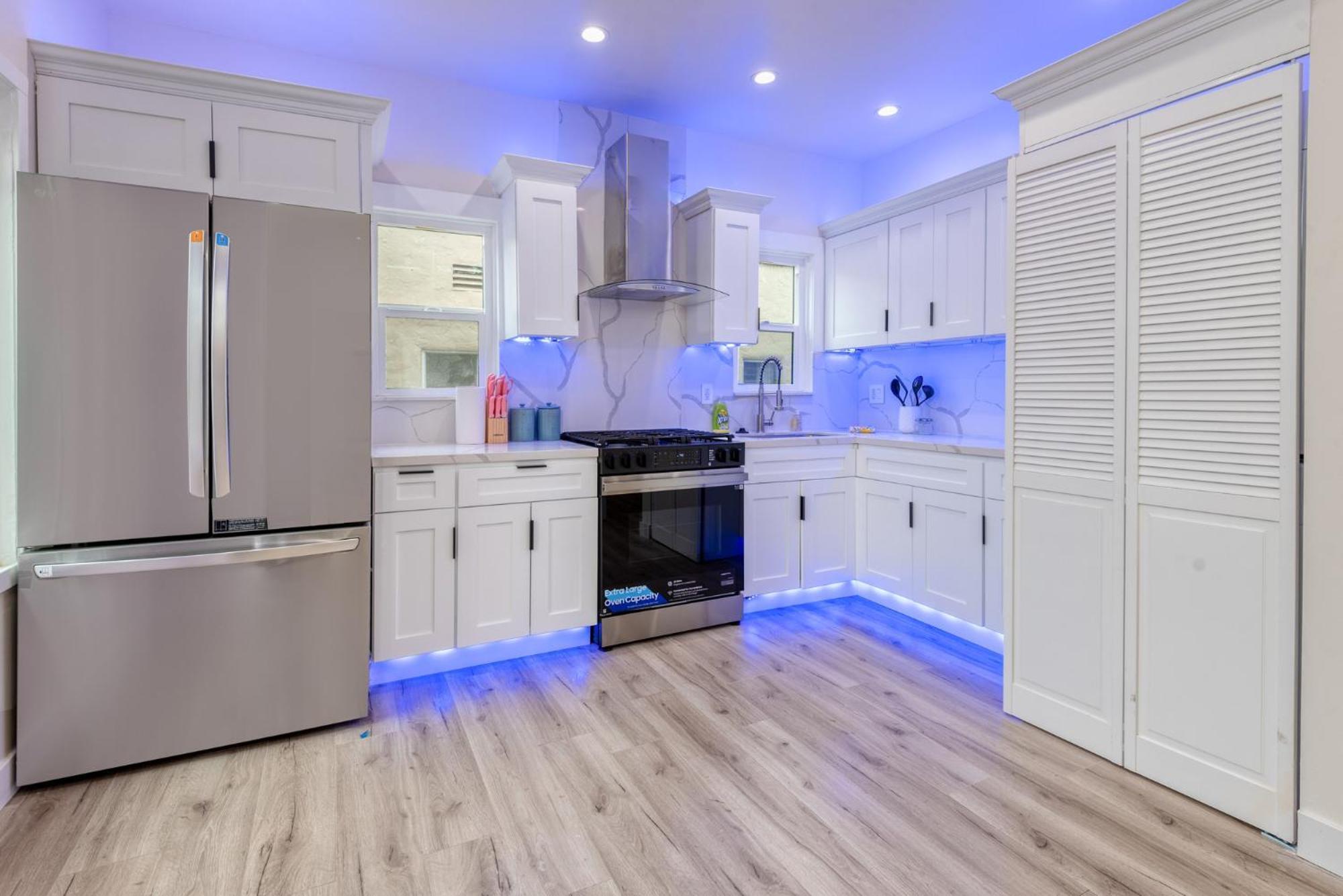 Modern 3br With Jacuzzi, Line Amenities Apartment