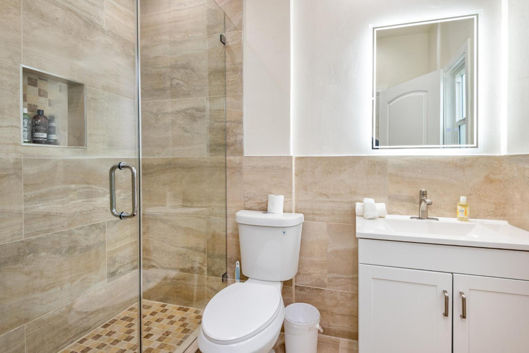 Modern 3br With Jacuzzi, Line Amenities Los Angeles