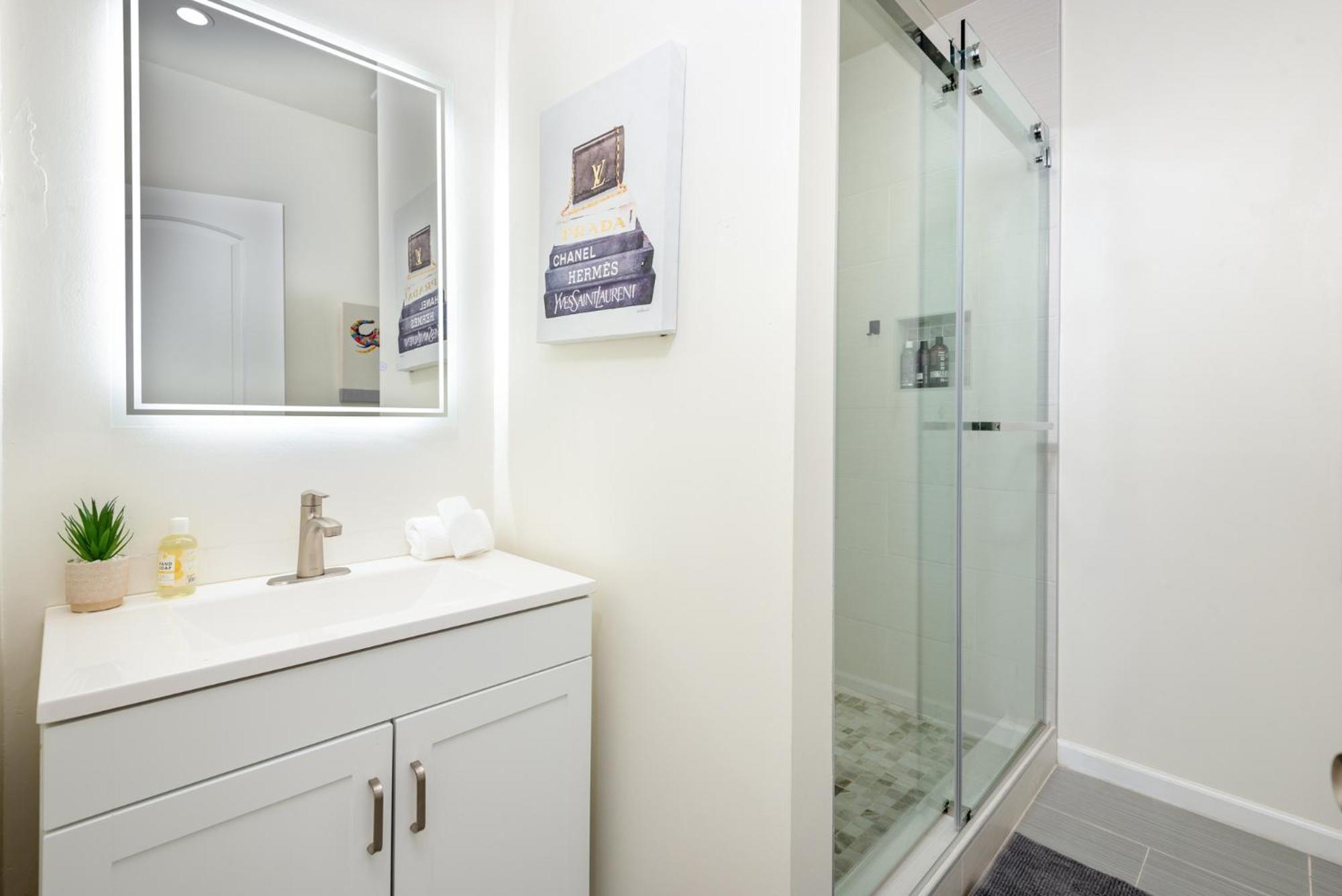Apartment Modern 3br With Jacuzzi, Line Amenities Los Angeles