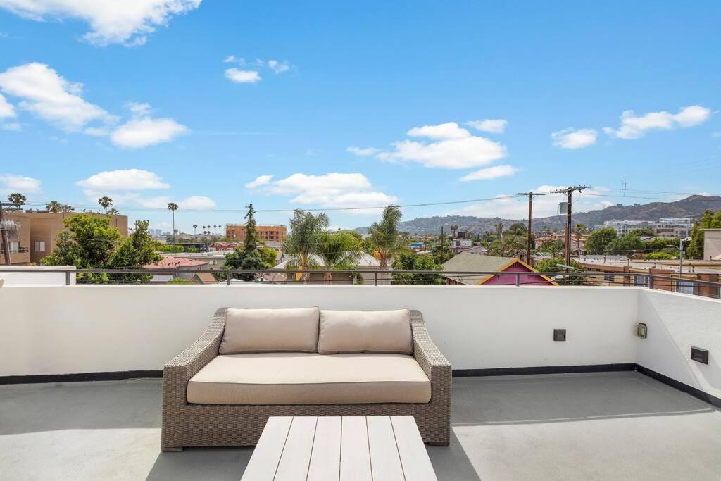 Apartment Spacious 4br Townhouse With Free Parking And Rooftop *
