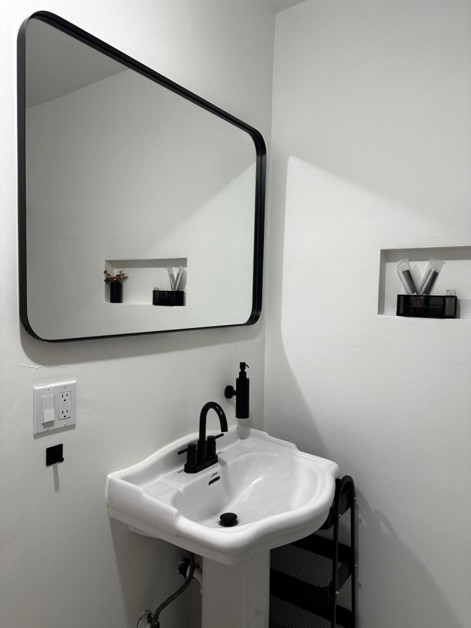 Pousada Modern, Remodeled Echo Park House-walk To Sunset Blvd, Dodgers Stadium, Shops, Bars, Restaurants, Lake, Concerts *