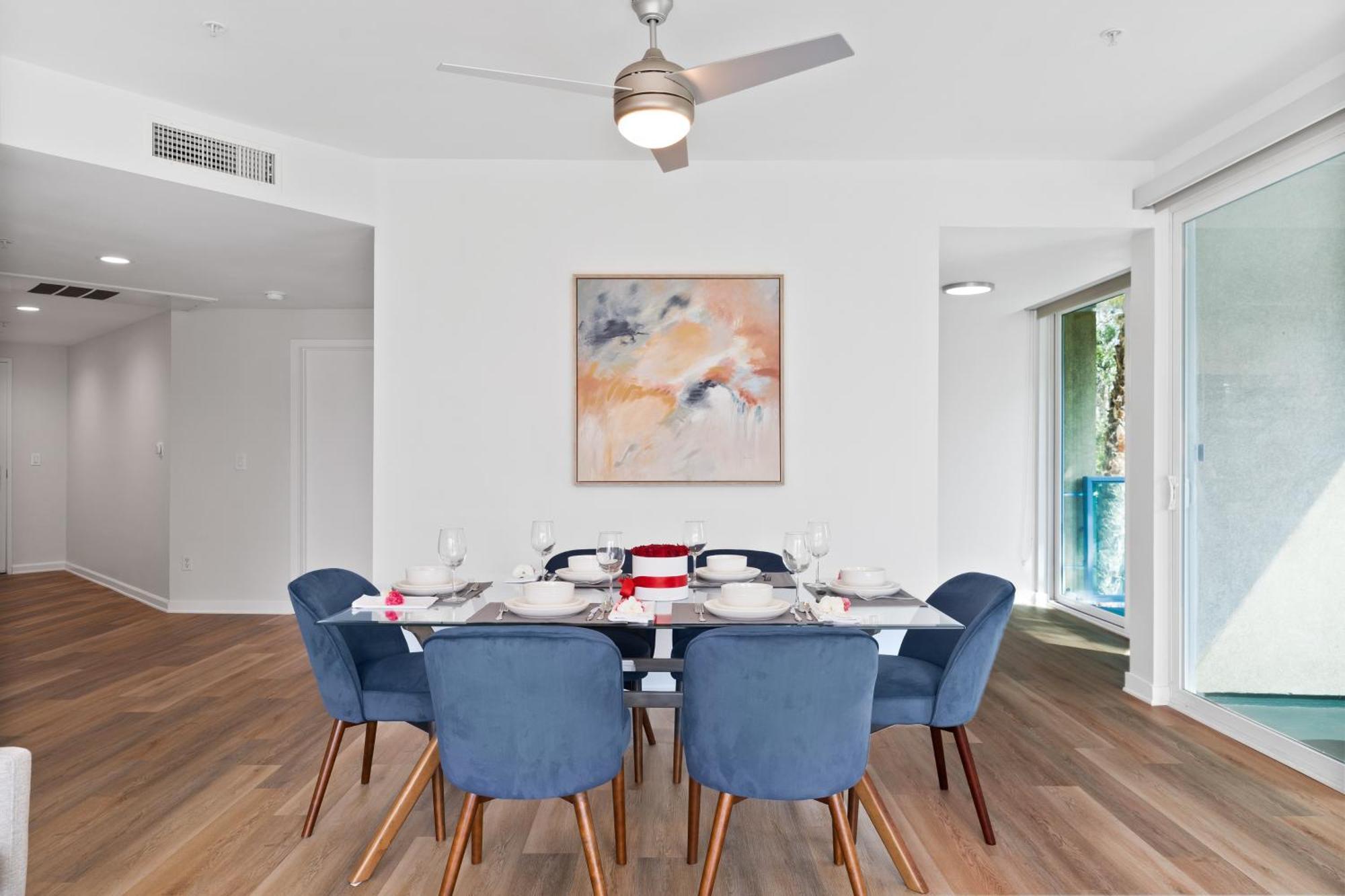 The Turquoise Lounge - Chic 2br View Pool, Sauna Apartment *