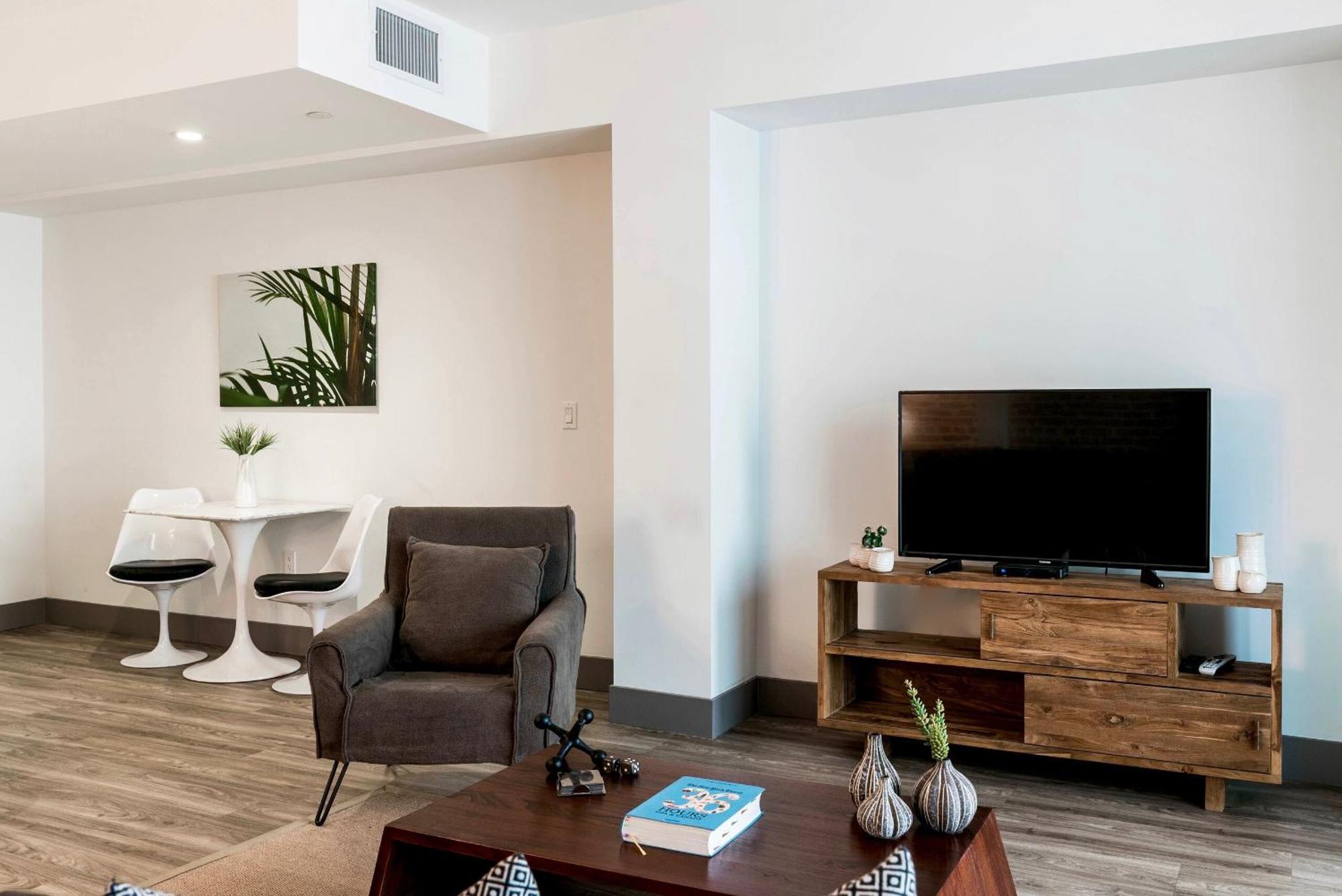 Abode Angeles - Downtown South Park Aparthotel