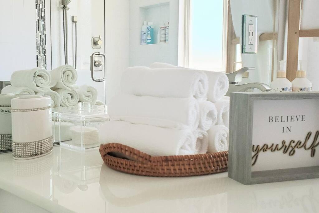 Stylish Ranch With Gorgeous Swimming Pool & Piano *
