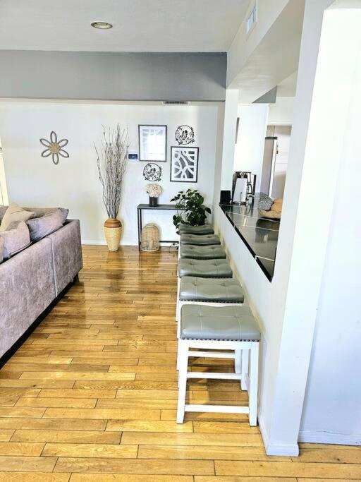 Stylish Ranch With Gorgeous Swimming Pool & Piano Holiday home