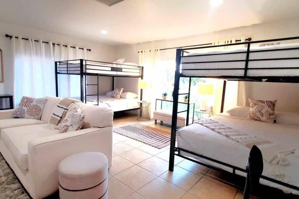 Holiday home Stylish Ranch With Gorgeous Swimming Pool & Piano *