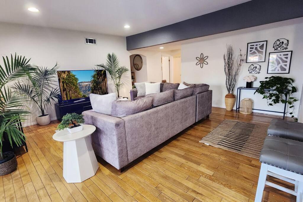 Stylish Ranch With Gorgeous Swimming Pool & Piano Holiday home Los Angeles