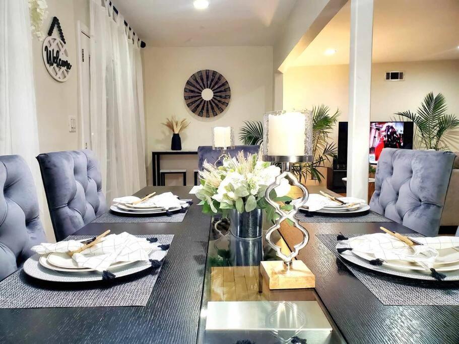 Stylish Ranch With Gorgeous Swimming Pool & Piano Los Angeles