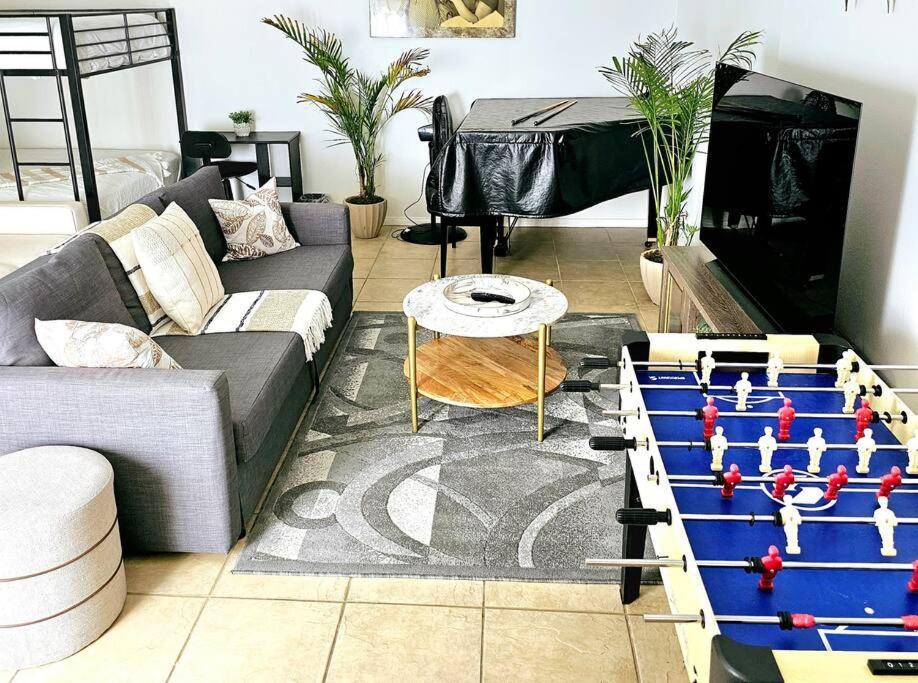 Stylish Ranch With Gorgeous Swimming Pool & Piano Los Angeles