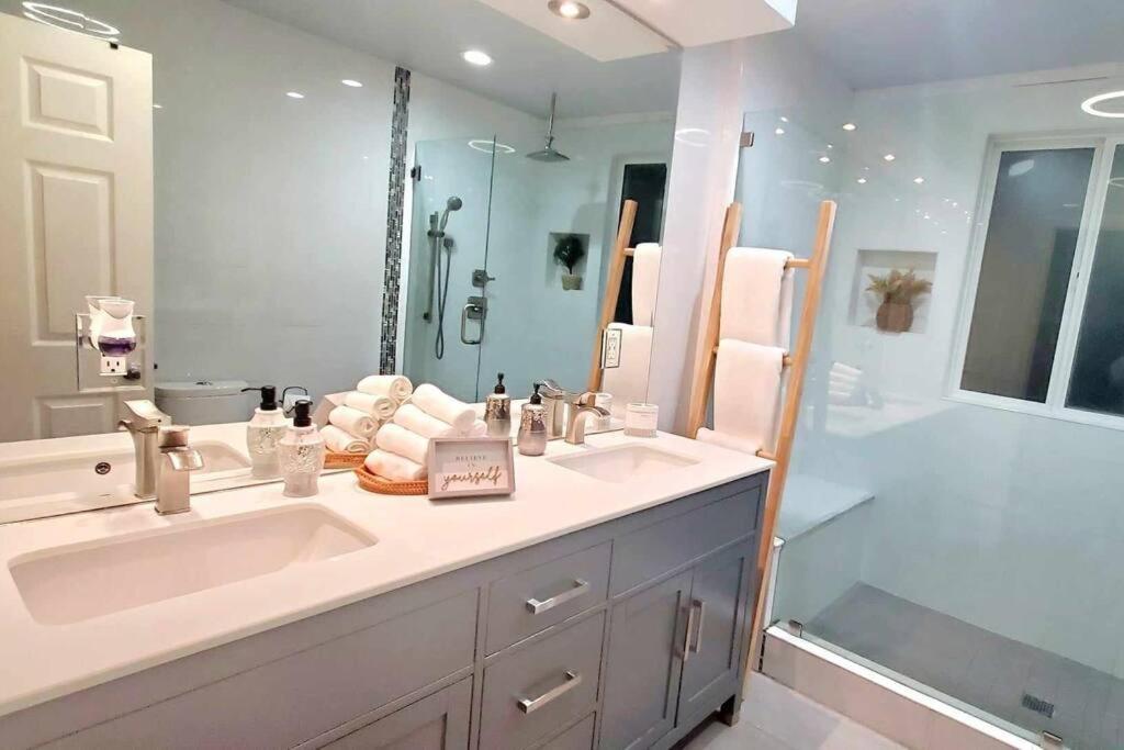 Stylish Ranch With Gorgeous Swimming Pool & Piano *