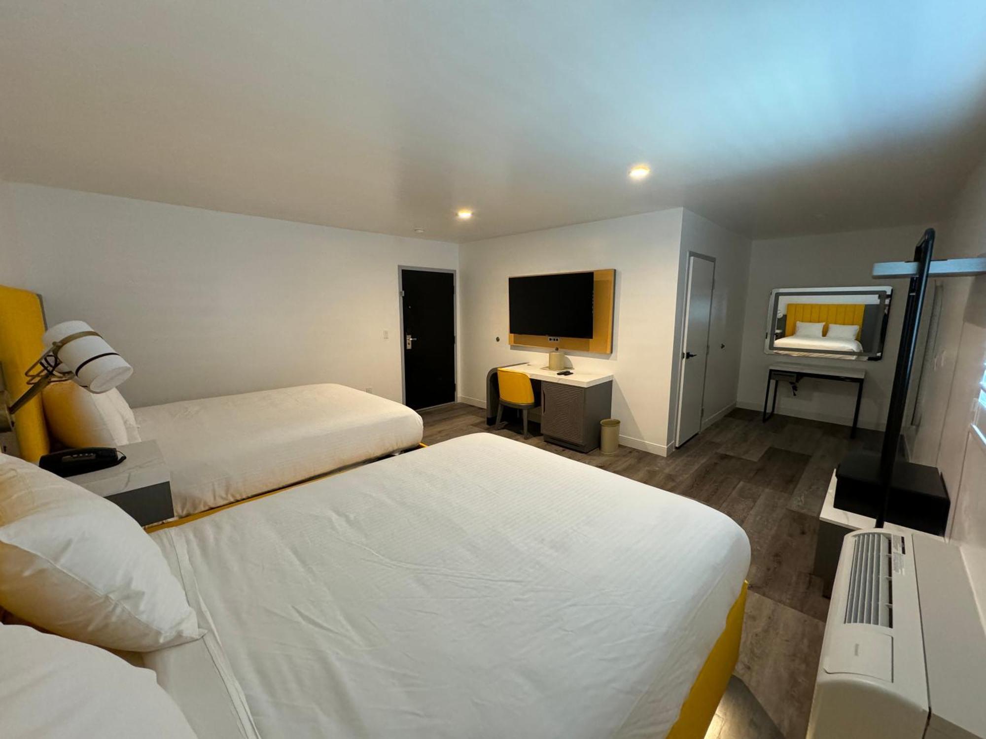 Rudra - Hollywood Hotel *