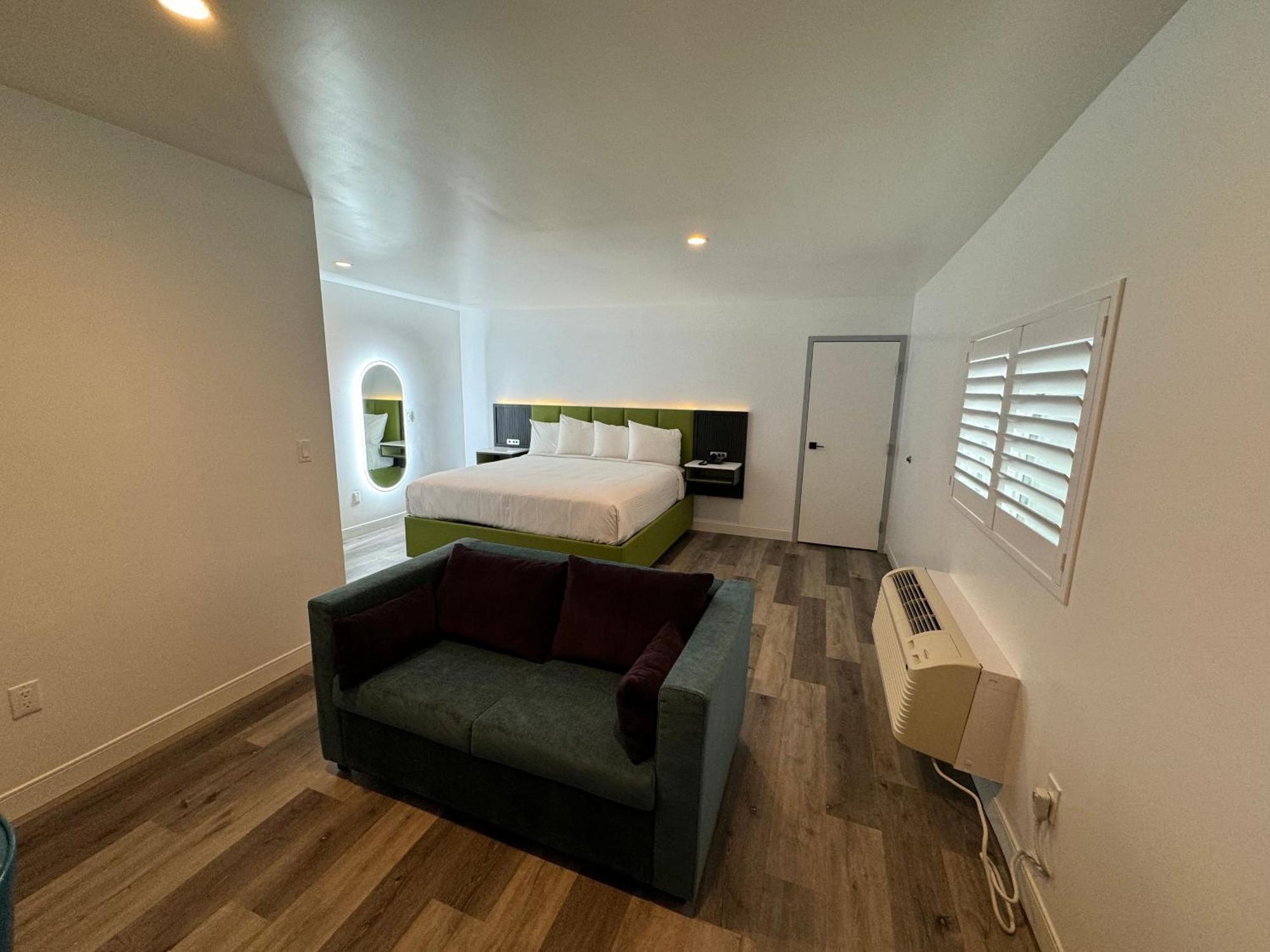 Rudra - Hollywood Hotel