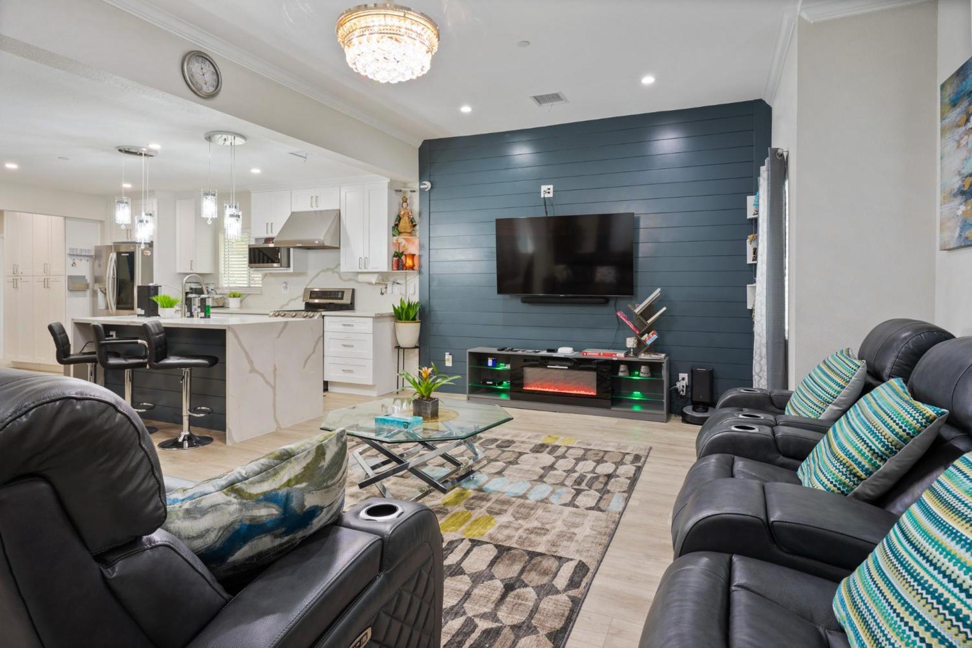 Family/pet Friendly Near Hollywood & Pasadena Apartment Los Angeles