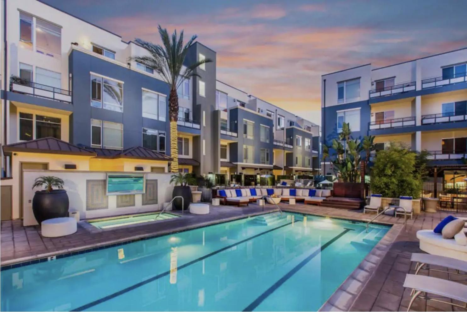 Beautiful Getaway Near Venice Apartment