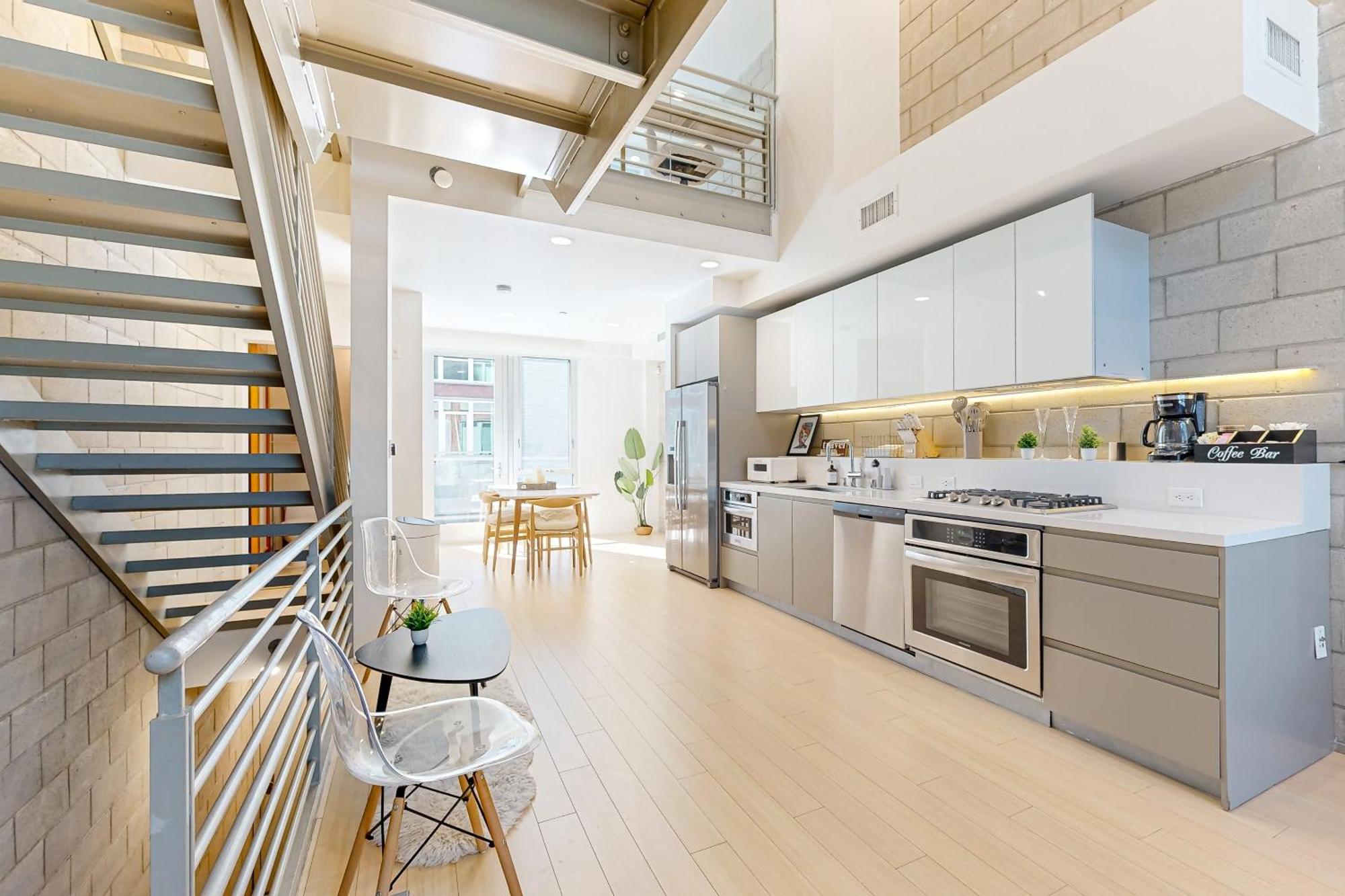 Modern Loft-style Townhouse In Angeles
