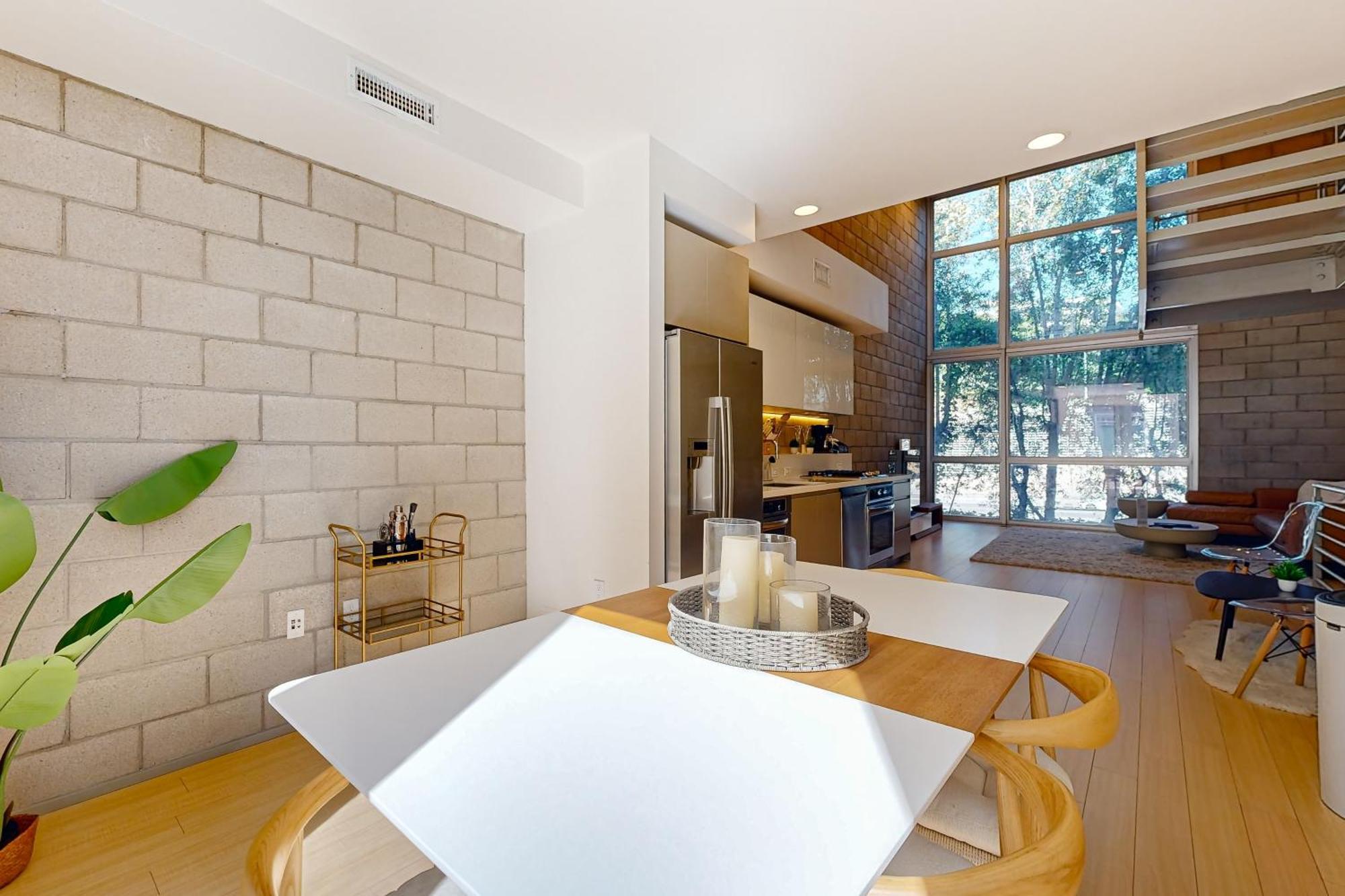 Modern Loft-style Townhouse In Angeles * Los Angeles