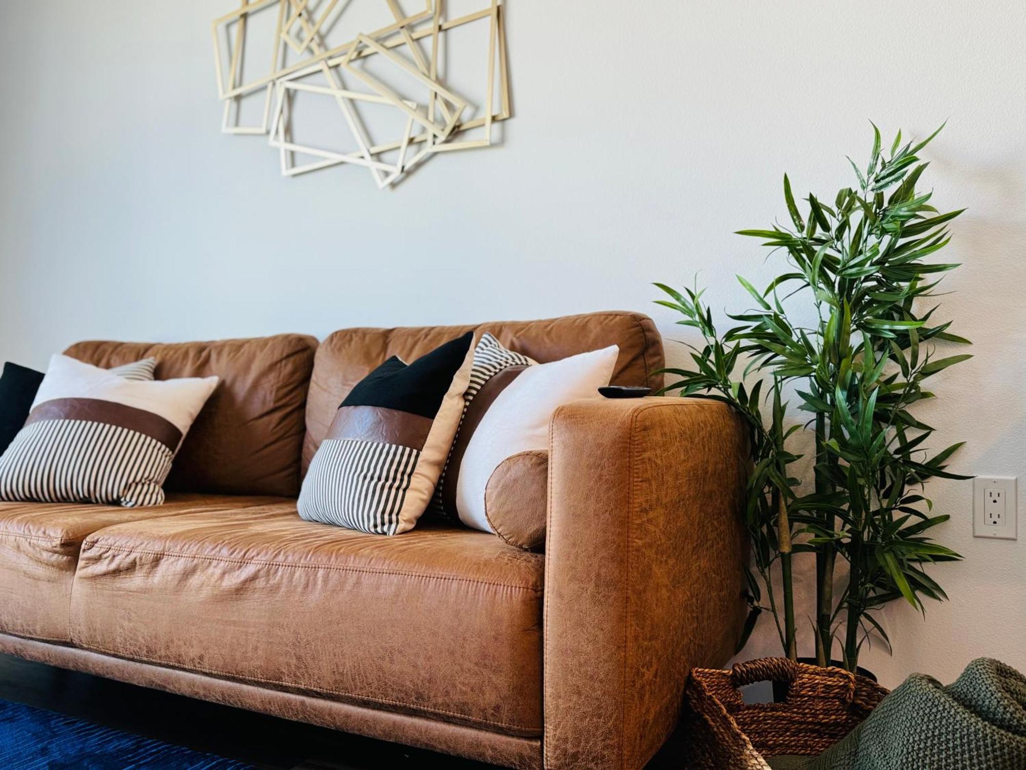 Spacious, Modern 1bd Hollywood Free Parking, Pool, Wifi, Private Balcony Apartment