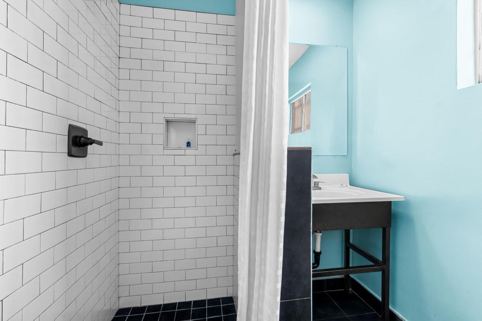 Rodeway & North Hollywood Burbank Airport - Universal Area Hotel 2*