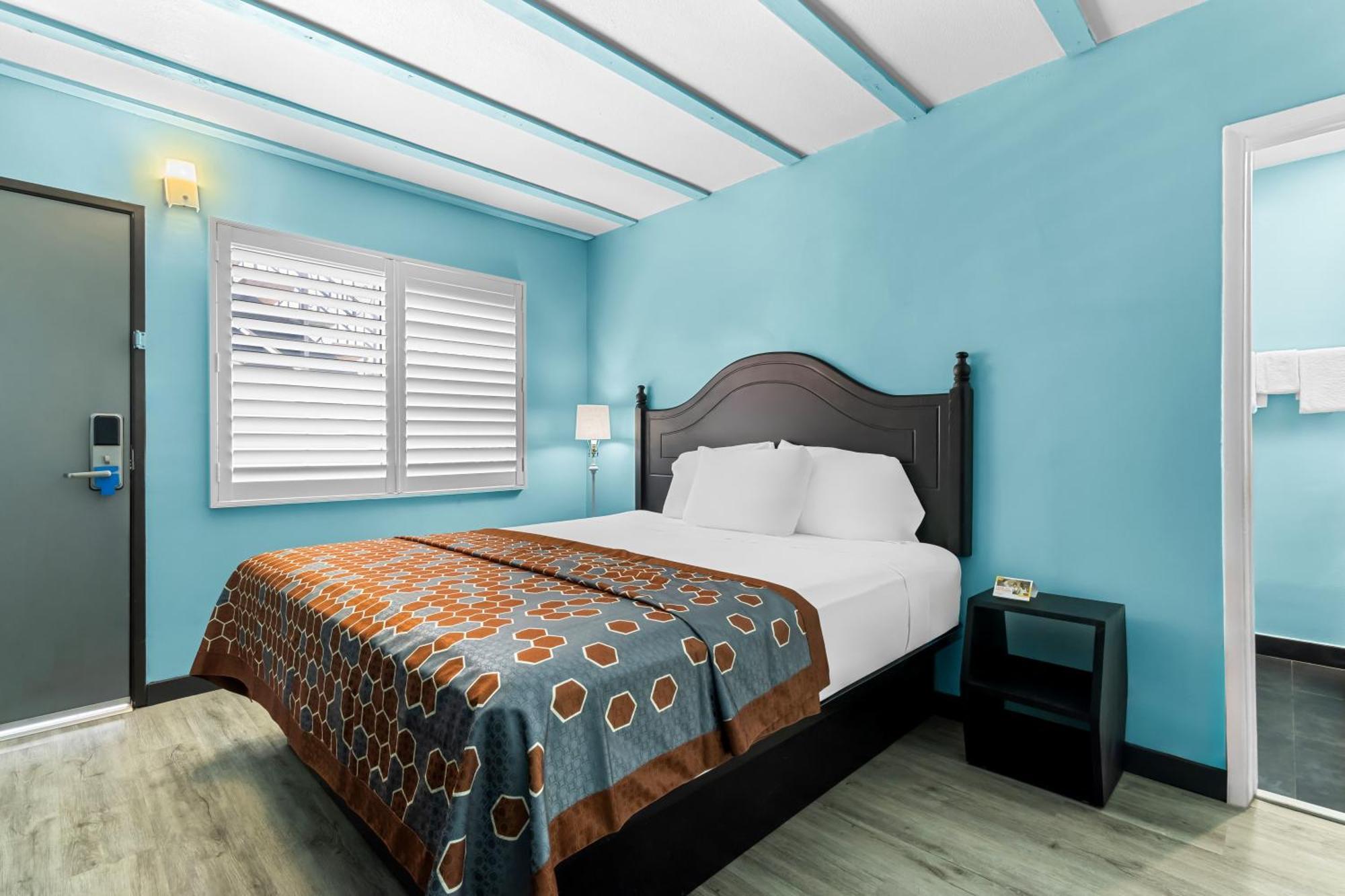 Hotel Rodeway & North Hollywood Burbank Airport - Universal Area