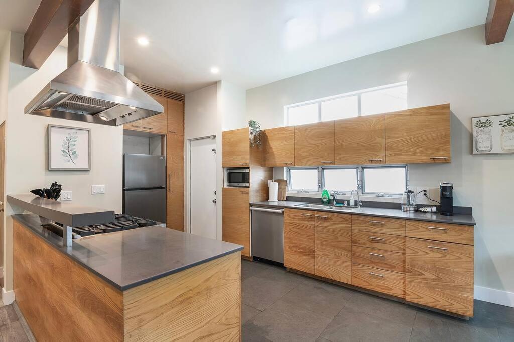 Stylish 4br Prime Location Hancock Park Los Angeles