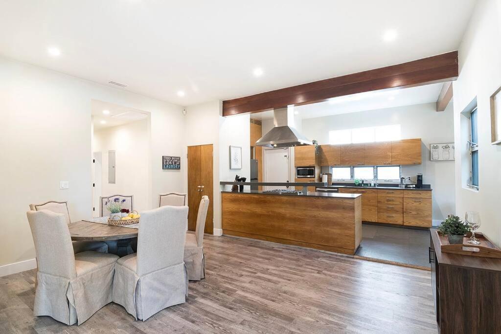 Stylish 4br Prime Location Hancock Park Holiday home *