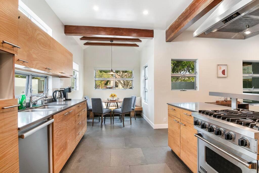 Stylish 4br Prime Location Hancock Park *