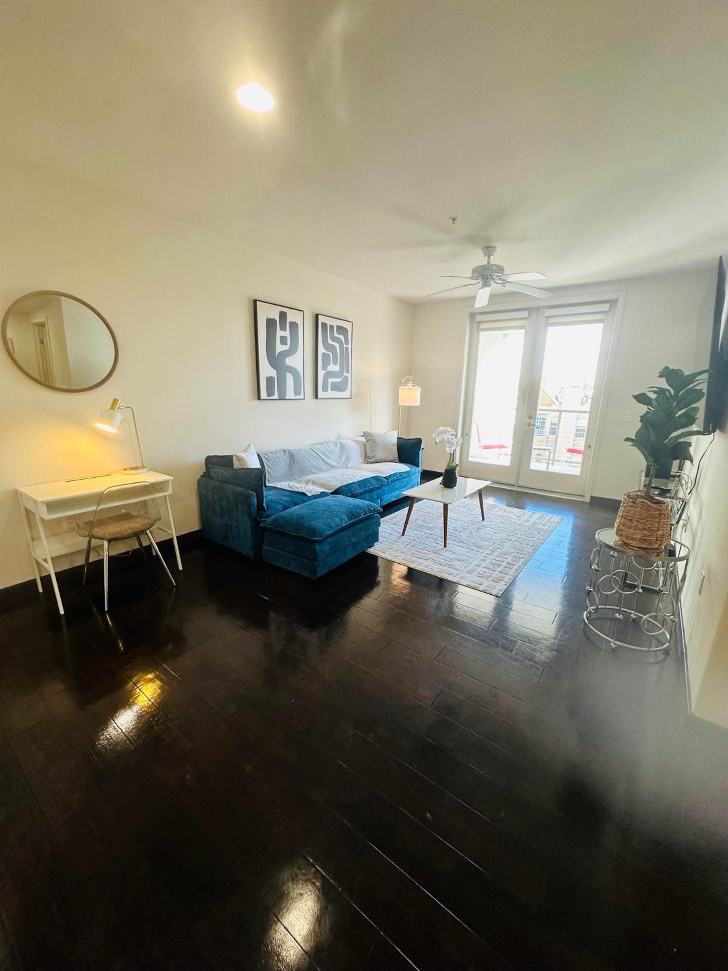 1br Hollywood Luxury, Pool Views, Gym I Free Parking!