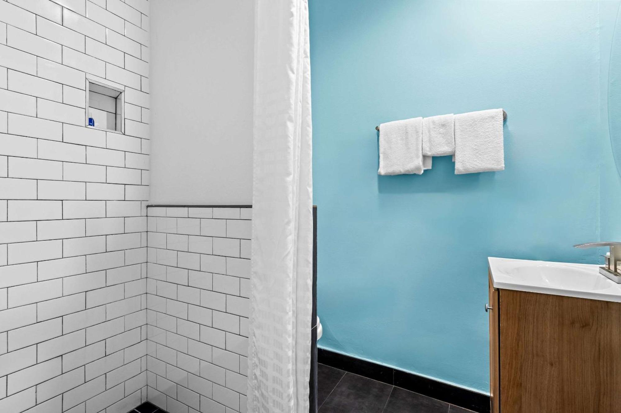 Hotel Rodeway & North Hollywood Burbank Airport - Universal Area Los Angeles