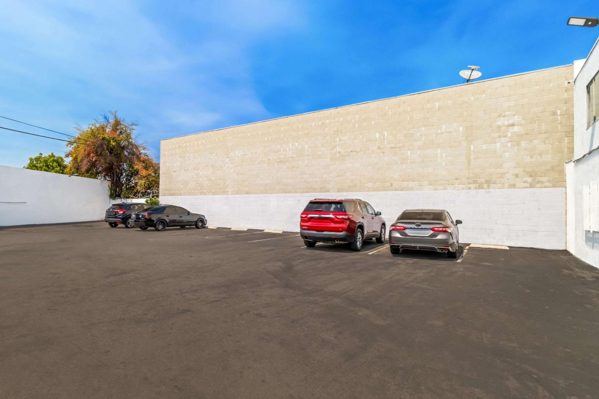 Rodeway & North Hollywood Burbank Airport - Universal Area Hotel