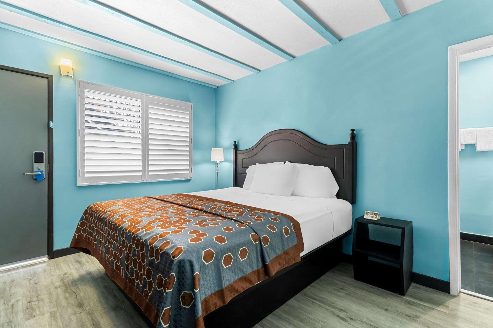 Hotel Rodeway & North Hollywood Burbank Airport - Universal Area