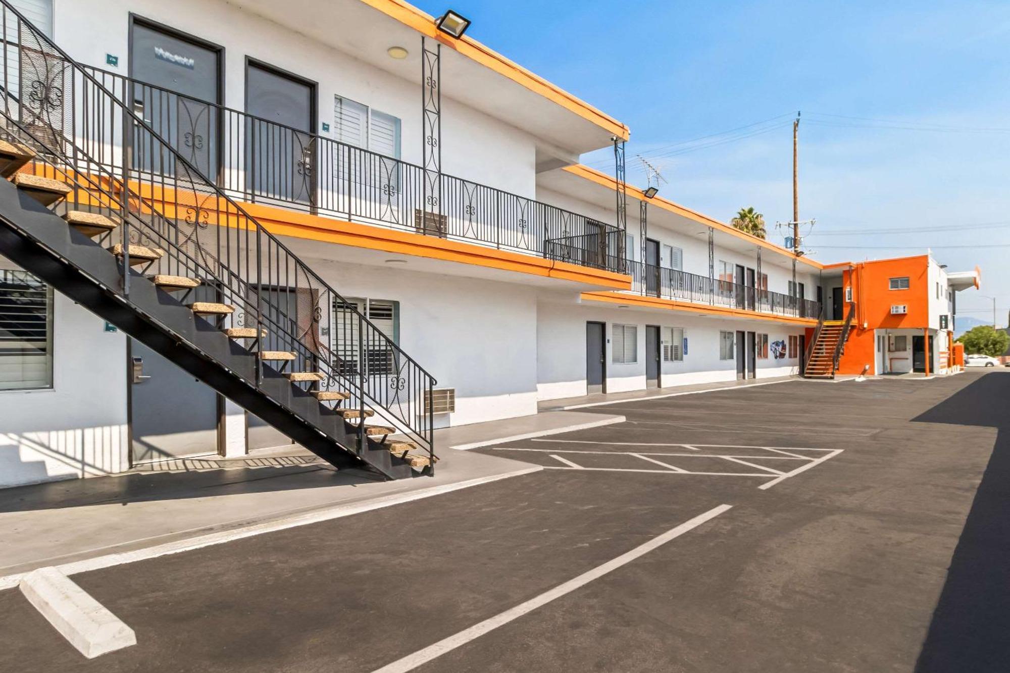 Hotel Rodeway & North Hollywood Burbank Airport - Universal Area Los Angeles