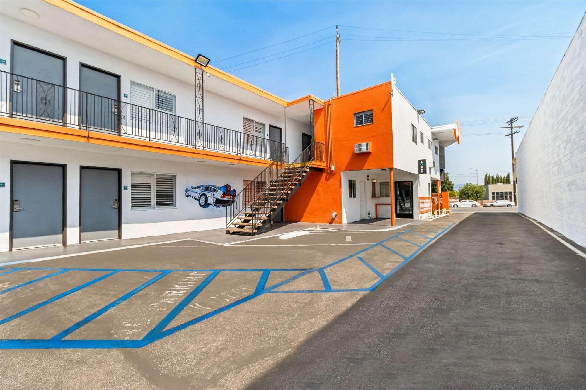 Rodeway & North Hollywood Burbank Airport - Universal Area Los Angeles