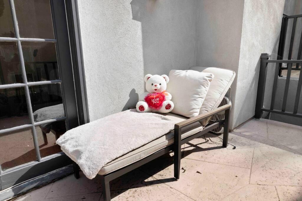Villa Stunning Mediterranean Mansion In Laurel Canyon Los Angeles